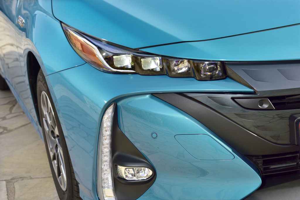 2017-prius-phv-aqua-detail-06