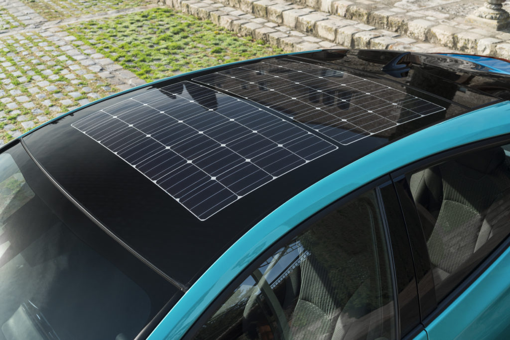 2017-prius-phv-aqua-solar-roof-detail-01