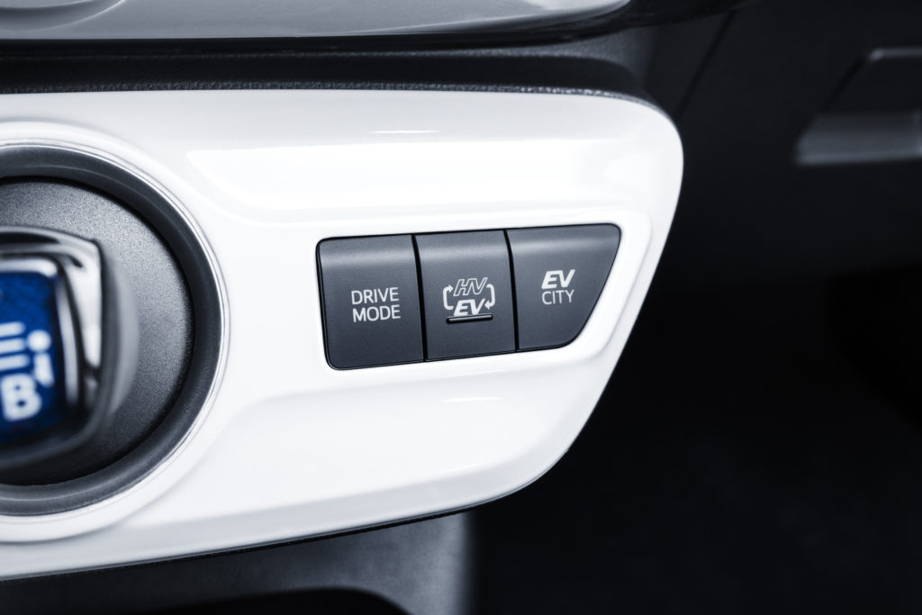 2017-prius-plug-in-hybrid-det-25