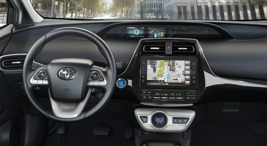 2017-prius-plug-in-hybrid-int-04
