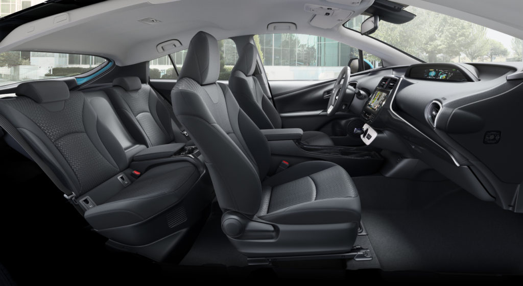 2017-prius-plug-in-hybrid-int-06