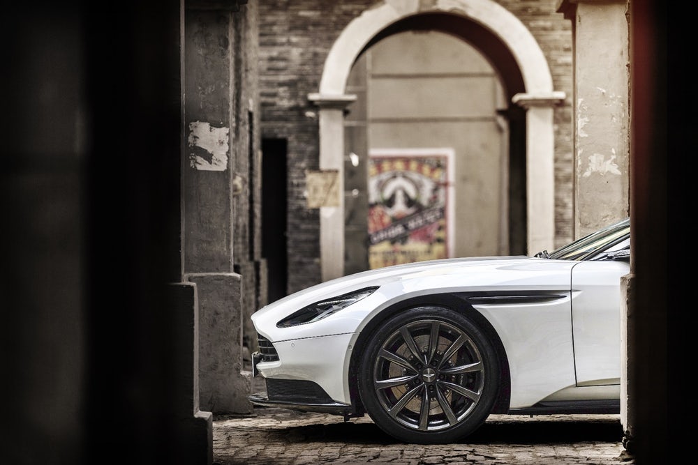 aston-martin-db11-v8-mercedes-engien-17