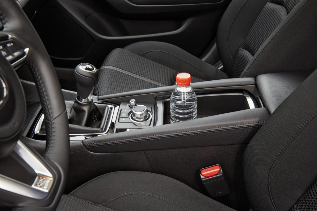 2017Mazda3_Details_CenterConsole_7