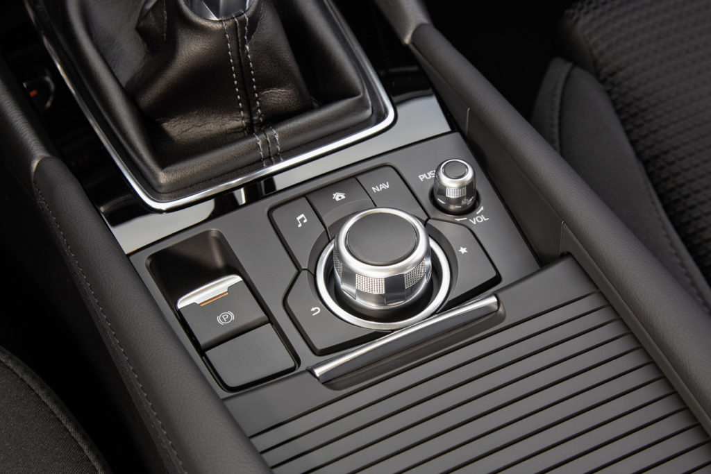 2017Mazda3_Details_CenterConsole_8