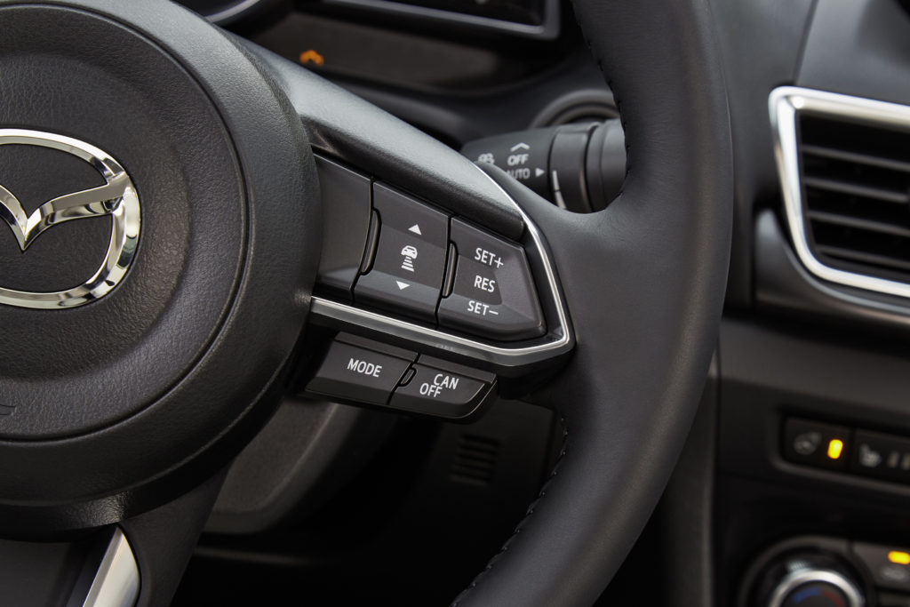 2017Mazda3_Details_SteeringWheel_4