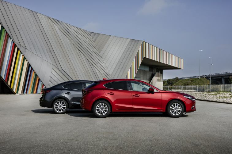 2017Mazda3_FAMILY_Still_1