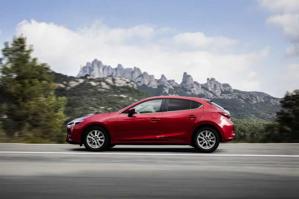 2017Mazda3_HB_Action_14