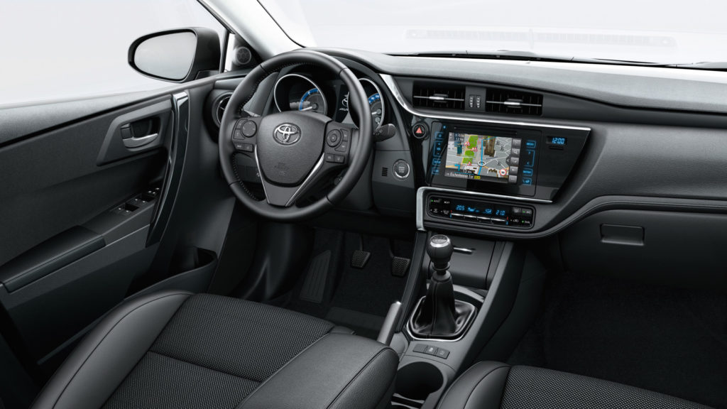 Auris Hybrid (2)