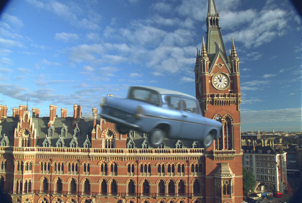 FordAnglia_WB_F2_FordAngliaLeavingKingsCross_Still_100615_Land