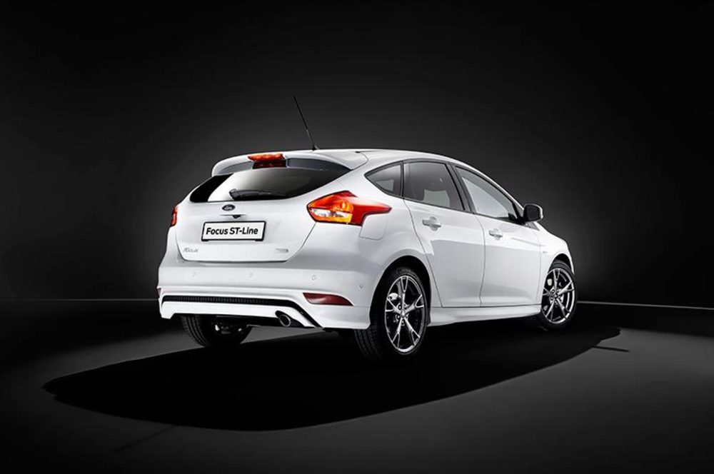 FordST-Line_2016_focus-3-4_back