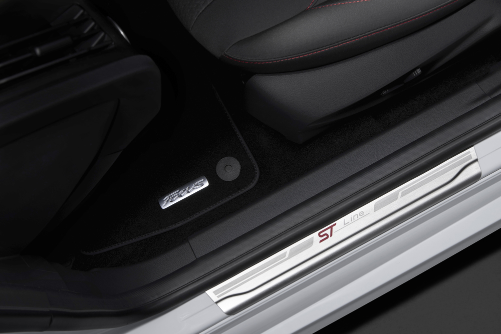 FordST-Line_2016_focus_logo_step