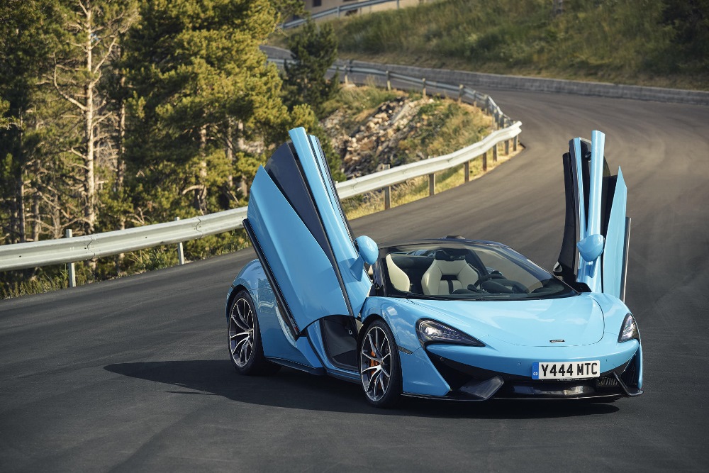 McLaren_570S_Spider_Drive-0007-1000×667