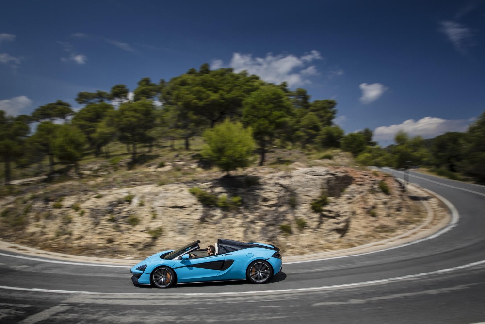 McLaren_570S_Spider_Drive-0015-1000×667