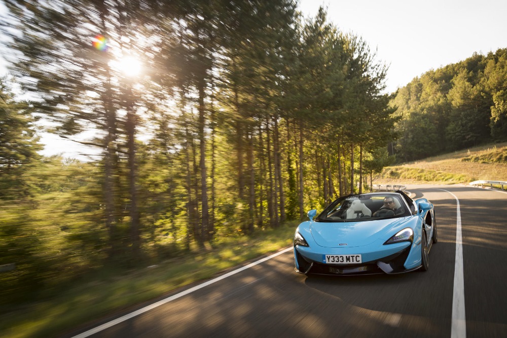 McLaren_570S_Spider_Drive-0018-1000×667