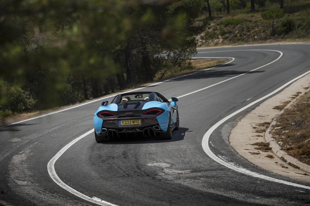 McLaren_570S_Spider_Drive-0019-1000×667