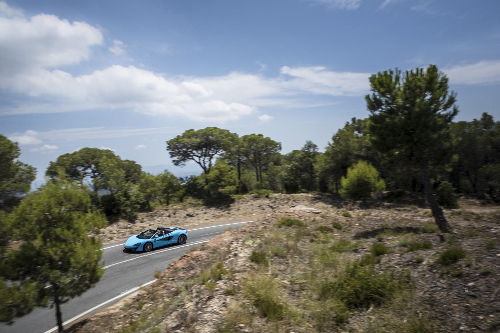 McLaren_570S_Spider_Drive-0020-1000×667