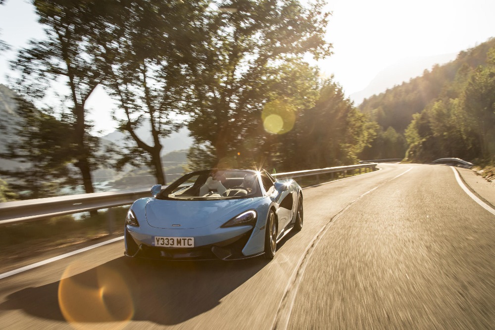 McLaren_570S_Spider_Drive-0023-1000×667