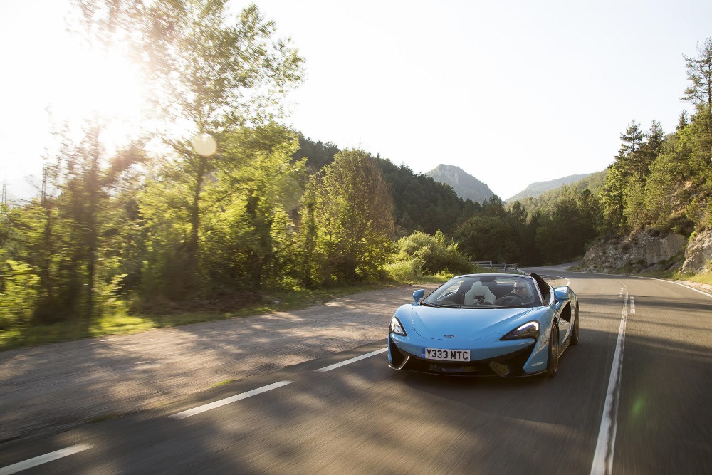 McLaren_570S_Spider_Drive-0027-1000×667