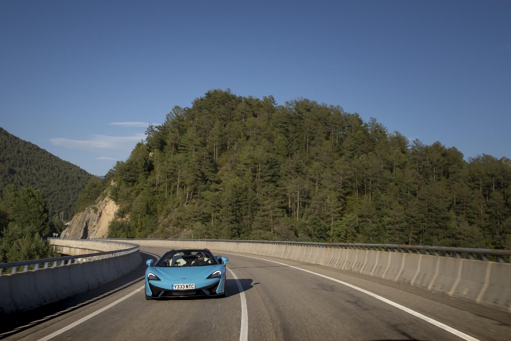 McLaren_570S_Spider_Drive-0028-1000×667