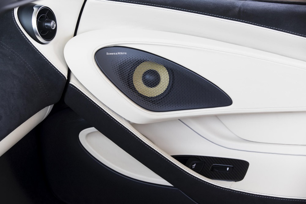 McLaren_570S_Spider_Drive-0040-1000×667