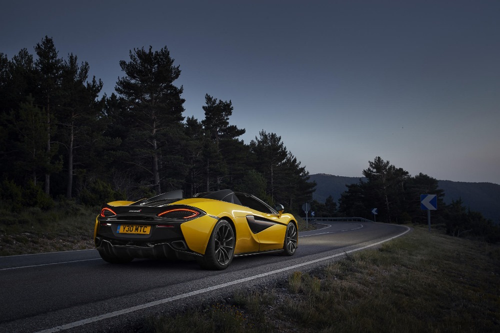 McLaren_570S_Spider_Drive-0044-1000×667