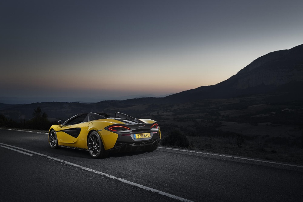 McLaren_570S_Spider_Drive-0046-1000×667