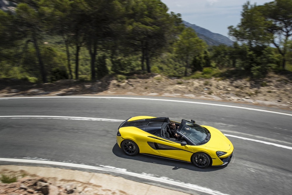 McLaren_570S_Spider_Drive-0057-1000×667