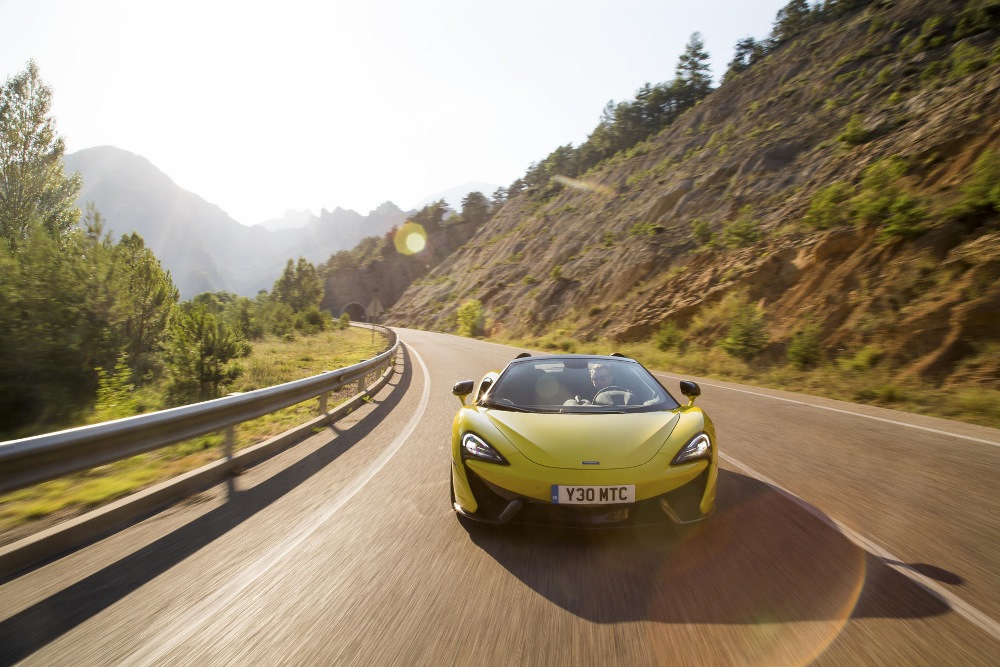 McLaren_570S_Spider_Drive-0066-1000×667