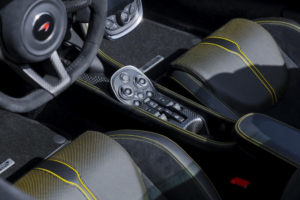 McLaren_570S_Spider_Drive-0082-1000×667