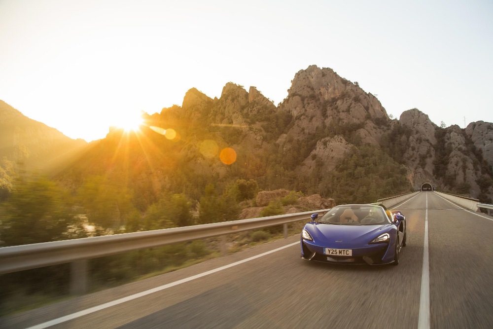 McLaren_570S_Spider_Drive-0099-1000×667