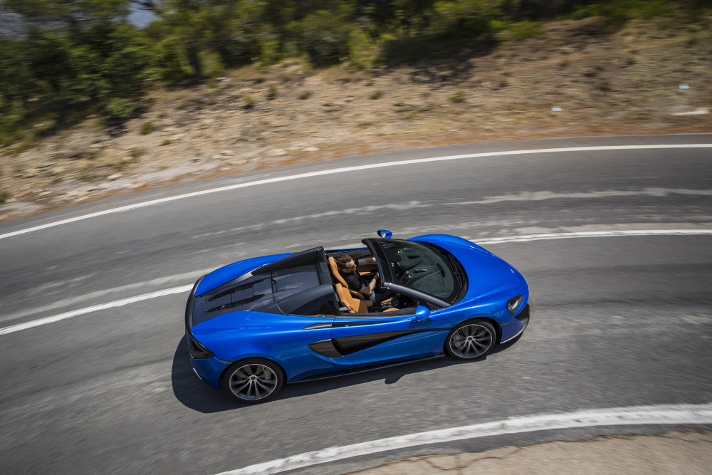 McLaren_570S_Spider_Drive-0100-1000×667
