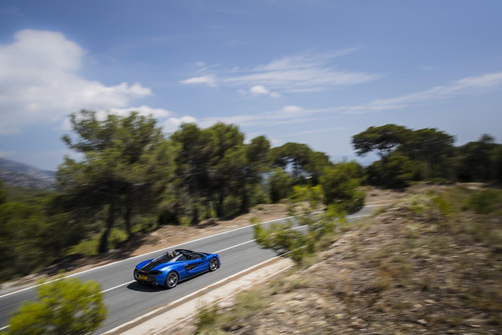 McLaren_570S_Spider_Drive-0103-1000×667