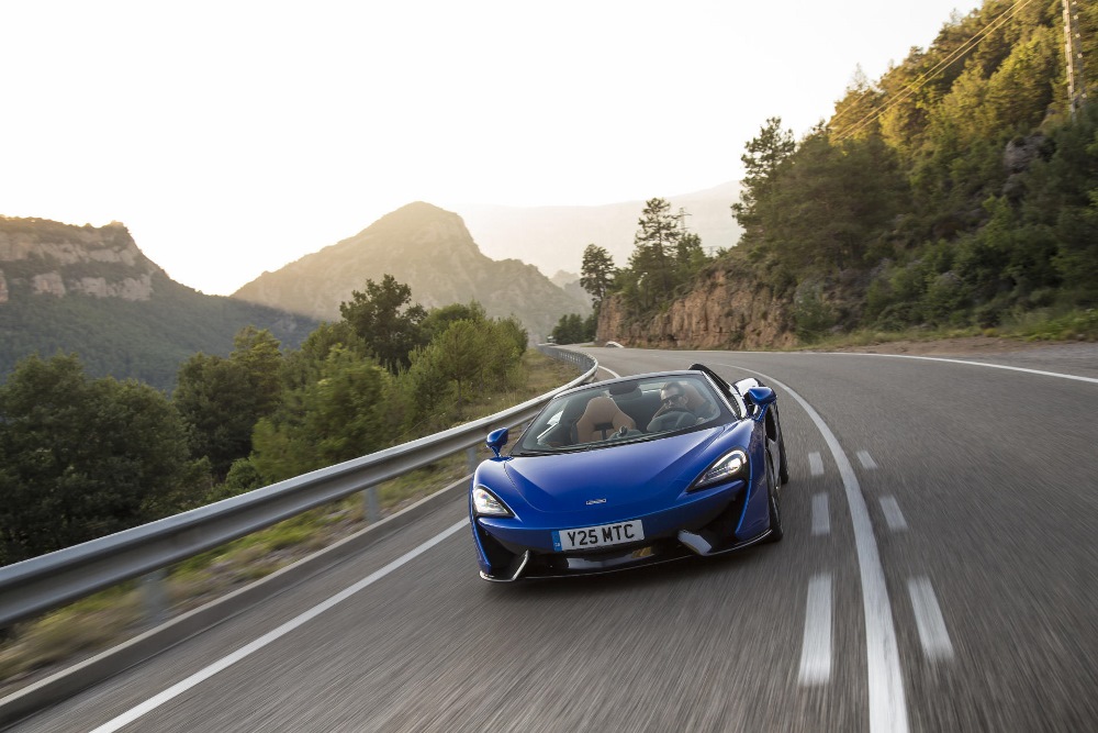 McLaren_570S_Spider_Drive-0107-1000×667