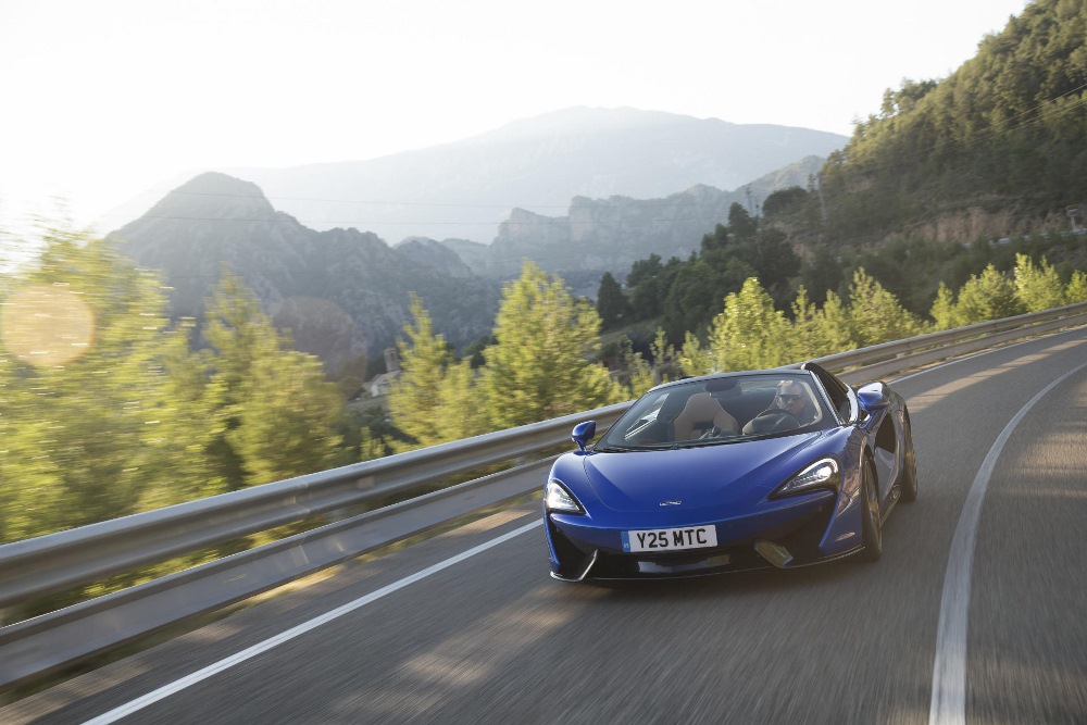 McLaren_570S_Spider_Drive-0108-1000×667