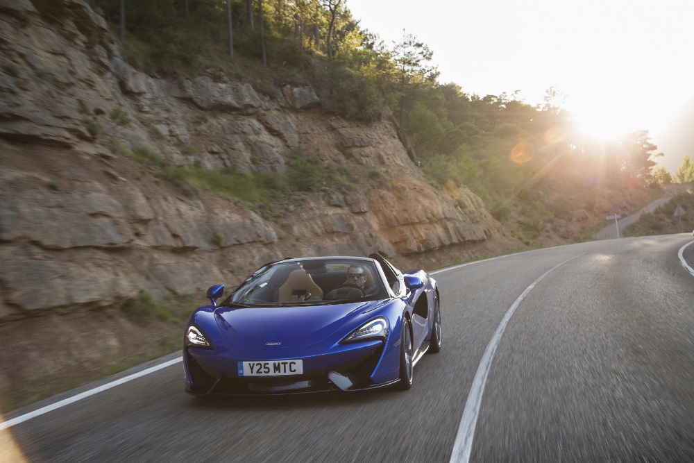 McLaren_570S_Spider_Drive-0109-1000×667