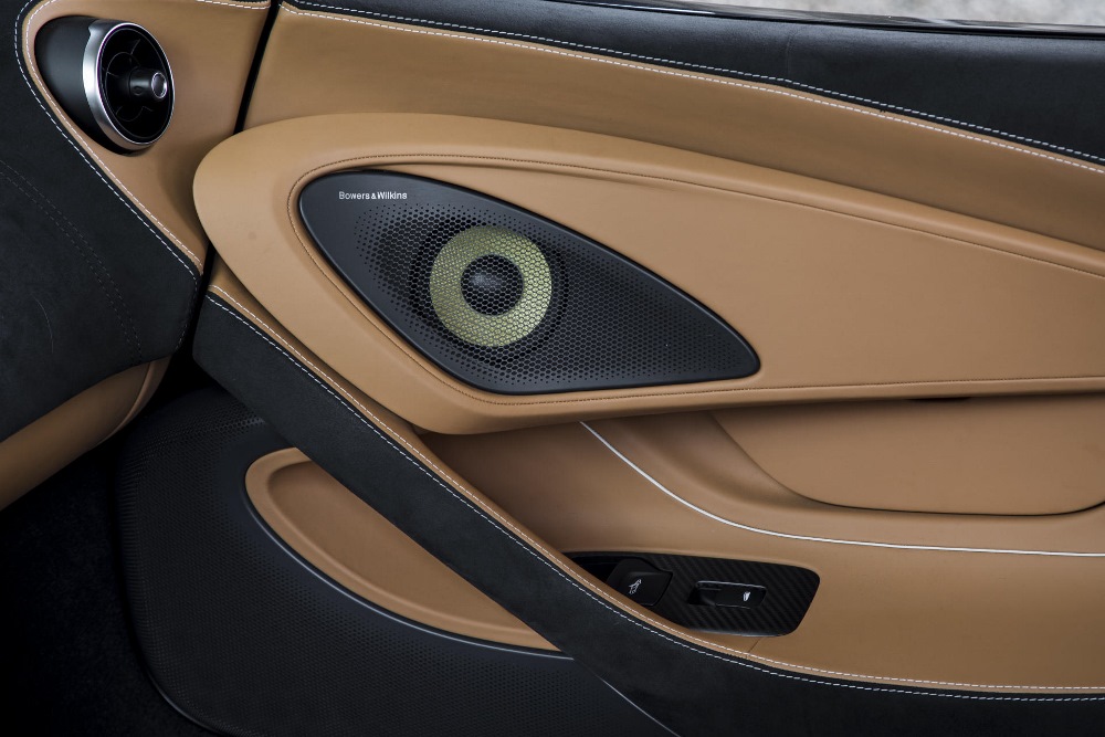 McLaren_570S_Spider_Drive-0112-1000×667