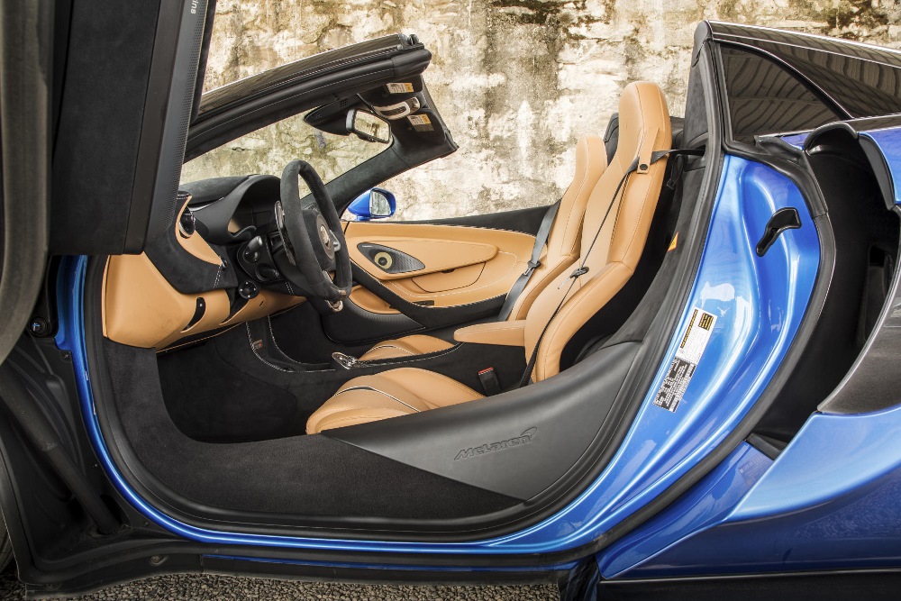 McLaren_570S_Spider_Drive-0124-1000×667