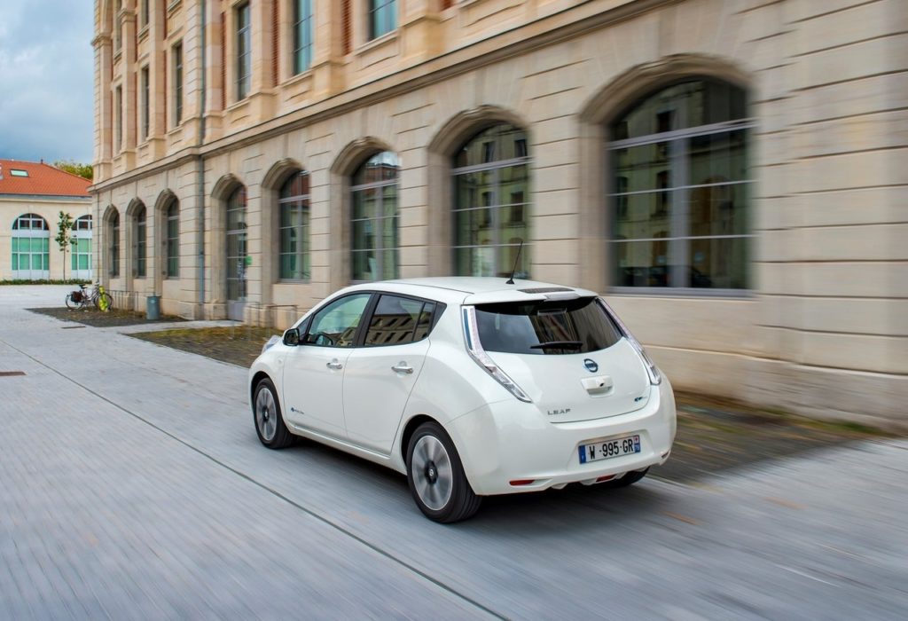 Nissan-Leaf_30_kWh-2016-1280-16
