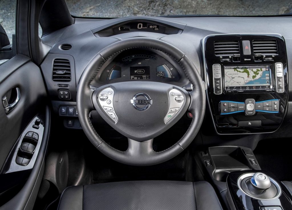 Nissan-Leaf_30_kWh-2016-1280-1a