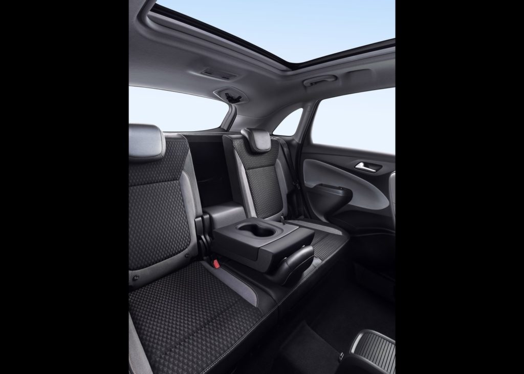 Opel-Crossland_X-2018-1600-4e
