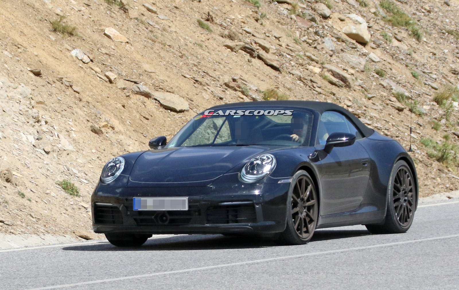 Novo Porsche 911 “apanhado” em testes de estrada thumbnail