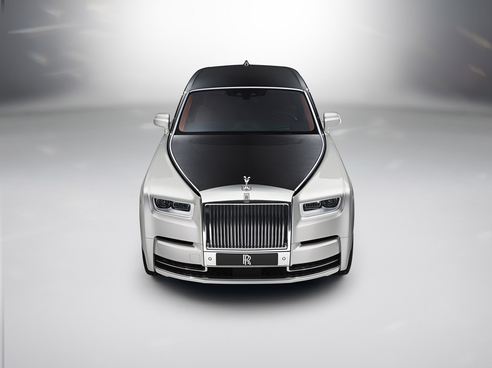 Vídeo oficial de apresentação do Novo Rolls-Royce Phantom VIII thumbnail