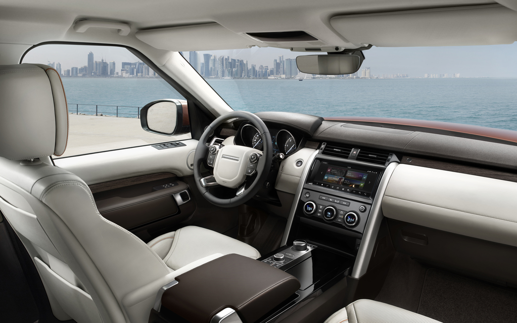 lrnewdiscoveryinteriordriversseat28091601-resize-1024×640