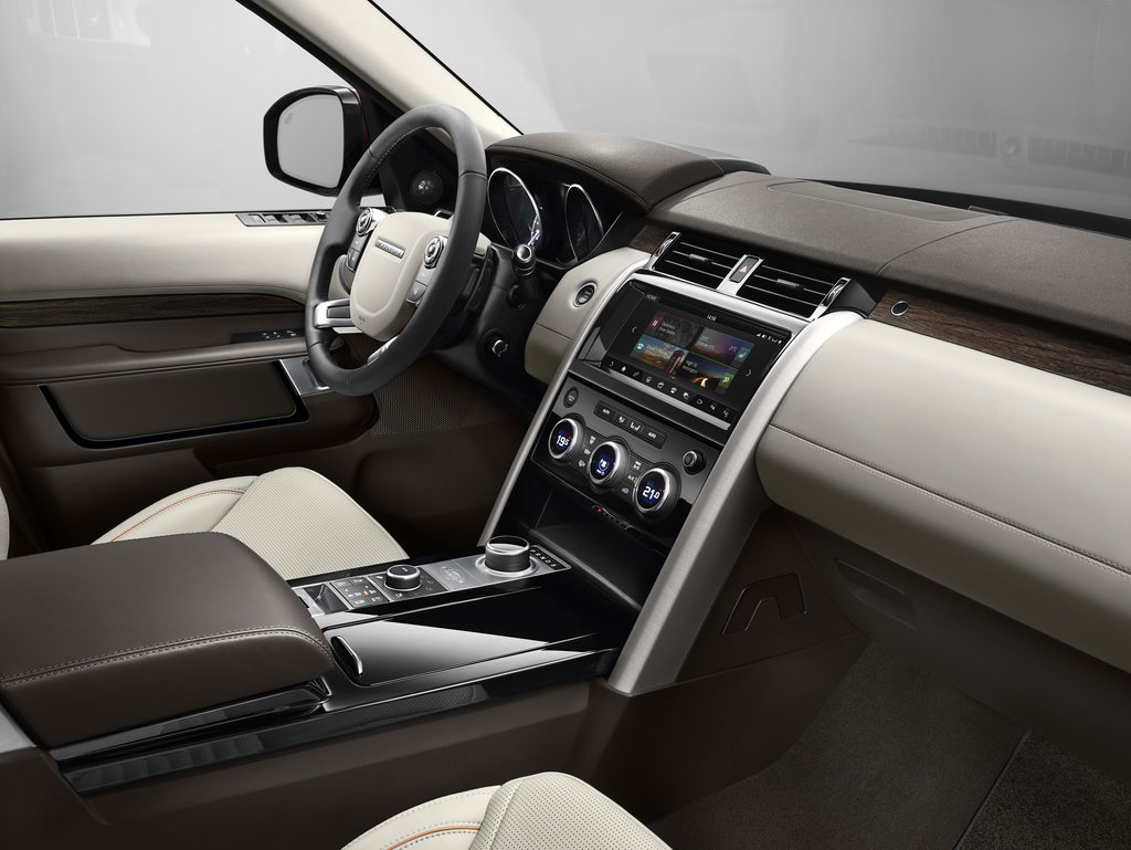lrnewdiscoveryinteriordriversseat28091602-resize-1024×769