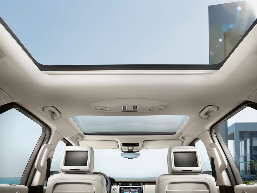 lrnewdiscoveryinteriorsunroof28091601-resize-1024×769