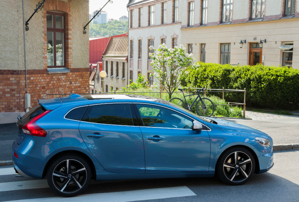165317_Volvo_V40_R_Design_model_year_2016