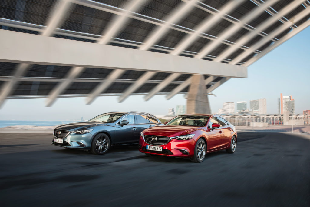 2017-Mazda6_FAMILY_Action_04_hires