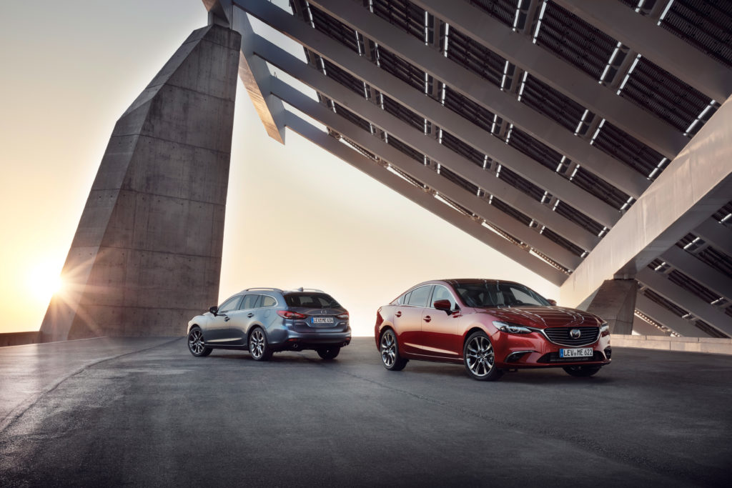 2017-Mazda6_Family_Still_52_hires
