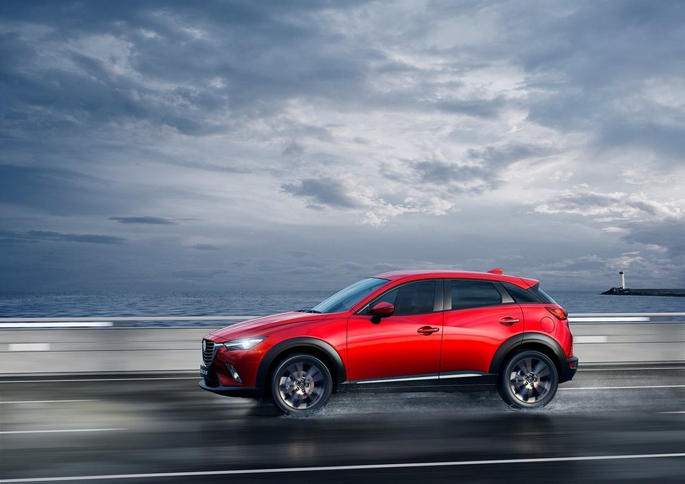 2017CX-3_Geneva_Action3