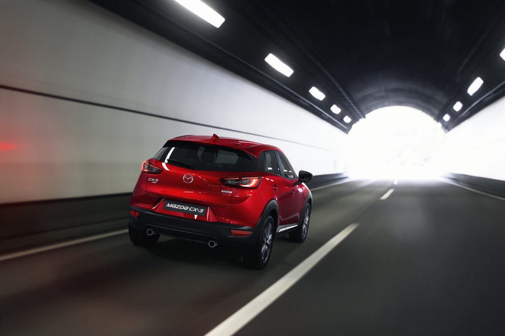 2017CX-3_Geneva_Action4
